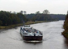 Frachtschiff auf der Ems